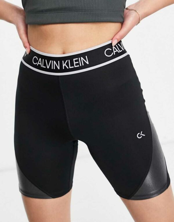 Calvin Klein Performance - Legging-Shorts in Schwarz mit Logo am Bund, Kombiteil